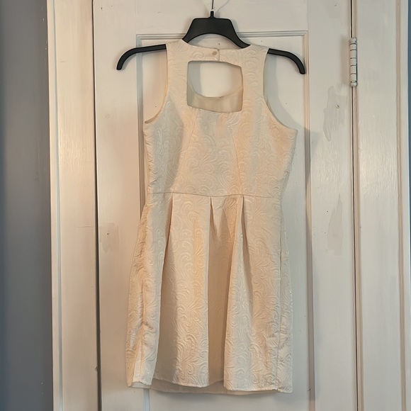 Francesca’s Ivory Textured Dress - Picture 2 of 6